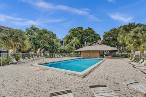 Condo in Davie, Florida, 2 bedrooms  № 2250575 - photo 29