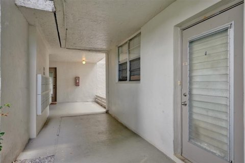 Condo in Davie, Florida, 2 bedrooms  № 2250575 - photo 24