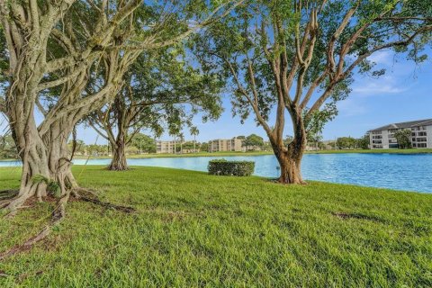 Condo in Davie, Florida, 2 bedrooms  № 2250575 - photo 28