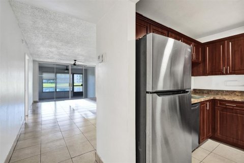 Condo in Davie, Florida, 2 bedrooms  № 2250575 - photo 2