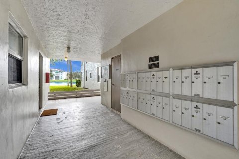Condo in Davie, Florida, 2 bedrooms  № 2250575 - photo 25