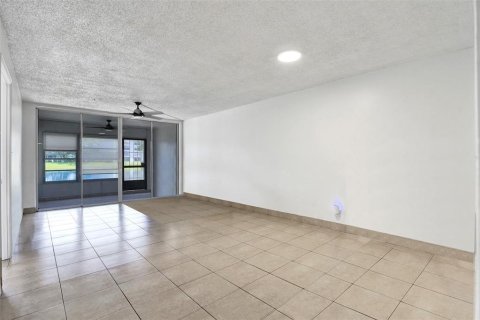 Condo in Davie, Florida, 2 bedrooms  № 2250575 - photo 6