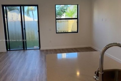House in Florida City, Florida 4 bedrooms № 1857465 - photo 6