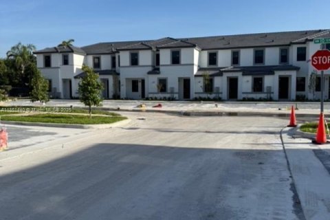 House in Florida City, Florida 4 bedrooms № 1857465 - photo 4