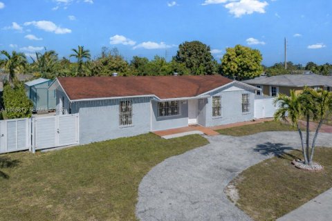House in Homestead, Florida 4 bedrooms, 174.66 sq.m. № 2023721