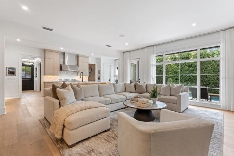 House in Winter Park, Florida 3 bedrooms, 222.87 sq.m. № 2122815 - photo 3