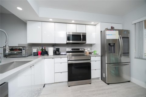 Copropriété à vendre à Weston, Floride: 2 chambres, 113.34 m2 № 2402335 - photo 3
