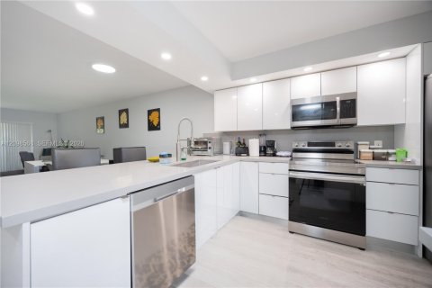 Copropriété à vendre à Weston, Floride: 2 chambres, 113.34 m2 № 2402335 - photo 5