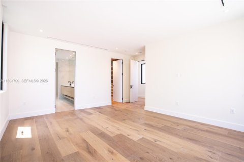 Casa en alquiler en Miami Beach, Florida, 4 dormitorios, 347.73 m2 № 2059734 - foto 25