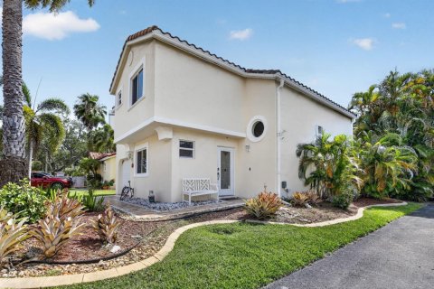 House in Dania Beach, Florida 3 bedrooms, 121.61 sq.m. № 2261955 - photo 4