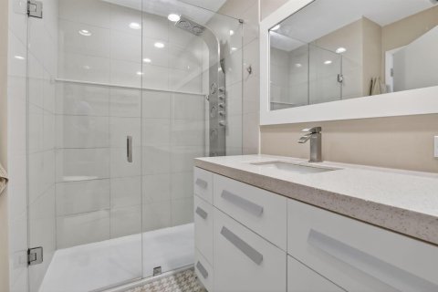 House in Dania Beach, Florida 3 bedrooms, 121.61 sq.m. № 2261955 - photo 24