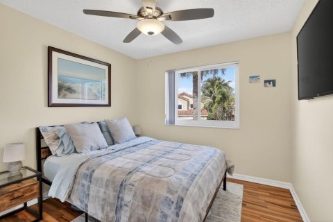 House in Dania Beach, Florida 3 bedrooms, 121.61 sq.m. № 2261955 - photo 25