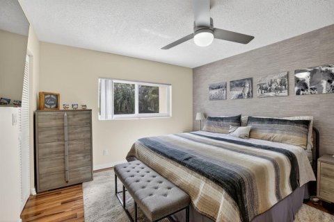 House in Dania Beach, Florida 3 bedrooms, 121.61 sq.m. № 2261955 - photo 20