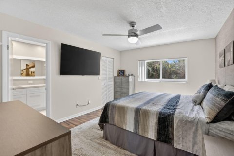 House in Dania Beach, Florida 3 bedrooms, 121.61 sq.m. № 2261955 - photo 19
