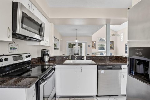 House in Dania Beach, Florida 3 bedrooms, 121.61 sq.m. № 2261955 - photo 9