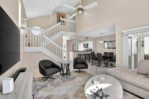 House in Dania Beach, Florida 3 bedrooms, 121.61 sq.m. № 2261955 - photo 15