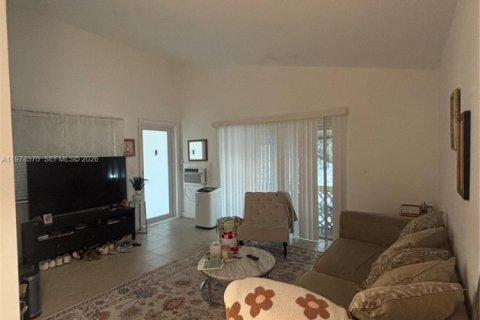 Condo in Miami Beach, Florida, 1 bedroom  № 2078985