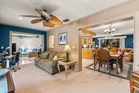 House in Longwood, Florida 4 bedrooms, 201.69 sq.m. № 2203293 - photo 11