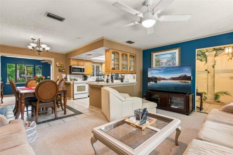 House in Longwood, Florida 4 bedrooms, 201.69 sq.m. № 2203293 - photo 6