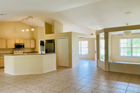 Villa ou maison à louer à Port St. Lucie, Floride: 3 chambres, 186.36 m2 № 2175771 - photo 4
