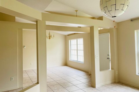 Villa ou maison à louer à Port St. Lucie, Floride: 3 chambres, 186.36 m2 № 2175771 - photo 9