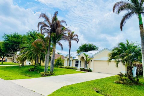 Villa ou maison à louer à Port St. Lucie, Floride: 3 chambres, 186.36 m2 № 2175771 - photo 2