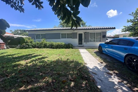 Casa en venta en Hialeah, Florida, 4 dormitorios, 144.37 m2 № 1925272 - foto 5