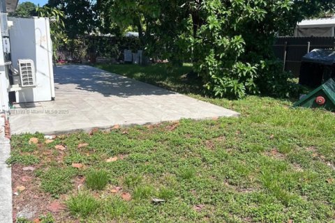 Casa en venta en Hialeah, Florida, 4 dormitorios, 144.37 m2 № 1925272 - foto 8