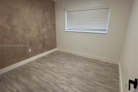 Casa en venta en Hialeah, Florida, 4 dormitorios, 144.37 m2 № 1925272 - foto 14
