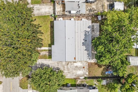 Casa en venta en Hialeah, Florida, 4 dormitorios, 144.37 m2 № 1925272 - foto 29