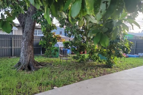 Casa en venta en Hialeah, Florida, 4 dormitorios, 144.37 m2 № 1925272 - foto 4