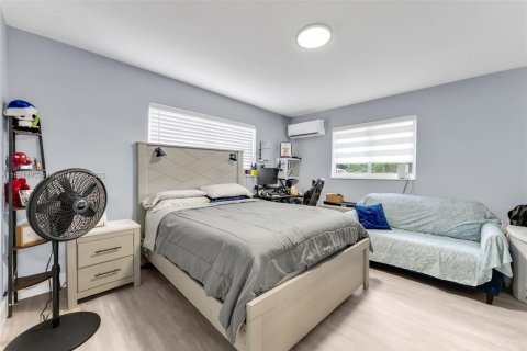 Casa en venta en Hialeah, Florida, 4 dormitorios, 144.37 m2 № 1925272 - foto 23
