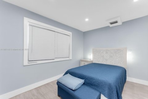 Casa en venta en Hialeah, Florida, 4 dormitorios, 144.37 m2 № 1925272 - foto 20