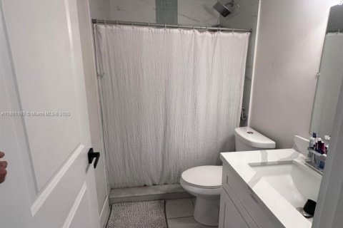 Casa en venta en Hialeah, Florida, 4 dormitorios, 144.37 m2 № 1925272 - foto 7