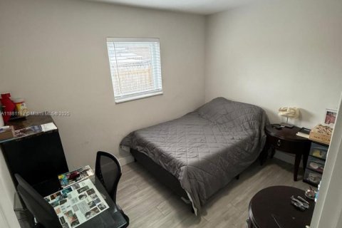 Casa en venta en Hialeah, Florida, 4 dormitorios, 144.37 m2 № 1925272 - foto 13
