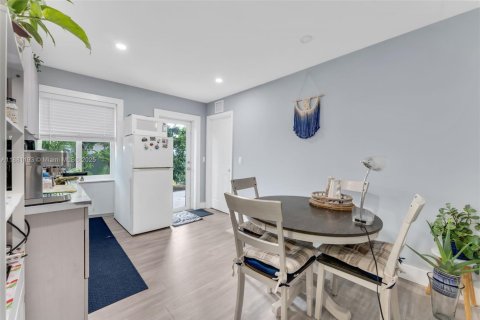 Casa en venta en Hialeah, Florida, 4 dormitorios, 144.37 m2 № 1925272 - foto 22