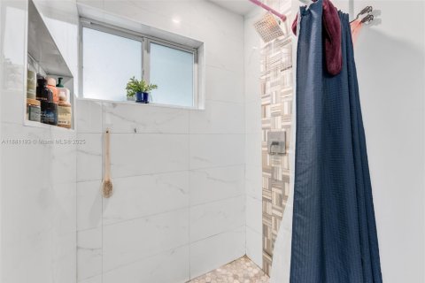 Casa en venta en Hialeah, Florida, 4 dormitorios, 144.37 m2 № 1925272 - foto 26