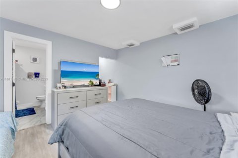 Casa en venta en Hialeah, Florida, 4 dormitorios, 144.37 m2 № 1925272 - foto 24