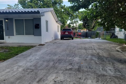 Casa en venta en Hialeah, Florida, 4 dormitorios, 144.37 m2 № 1925272 - foto 2
