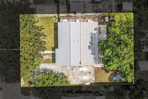 Casa en venta en Hialeah, Florida, 4 dormitorios, 144.37 m2 № 1925272 - foto 30