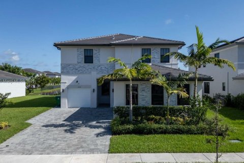 House in Miramar, Florida 5 bedrooms, 314.1 sq.m. № 2019467