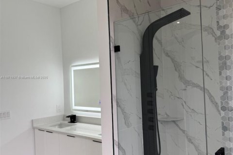 Снять в аренду виллу или дом в Лихай-Эйкерс, Флорида 3 спальни, 127.37м2, № 1949516 - фото 9