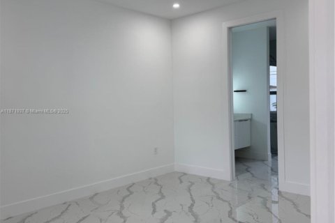 Снять в аренду виллу или дом в Лихай-Эйкерс, Флорида 3 спальни, 127.37м2, № 1949516 - фото 7