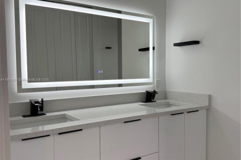 Снять в аренду виллу или дом в Лихай-Эйкерс, Флорида 3 спальни, 127.37м2, № 1949516 - фото 8