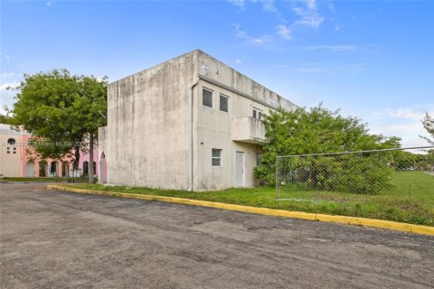 Townhouse in Opa-locka, Florida 3 bedrooms, 117.34 sq.m. № 1871321 - photo 2