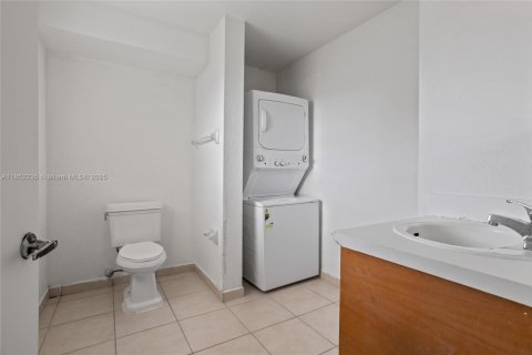 Townhouse in Opa-locka, Florida 3 bedrooms, 117.34 sq.m. № 1871321 - photo 10