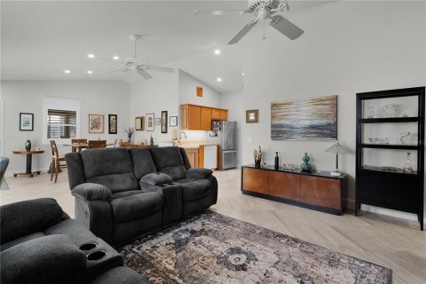 Casa en venta en The Villages, Florida, 2 dormitorios, 110.37 m2 № 1908635 - foto 5