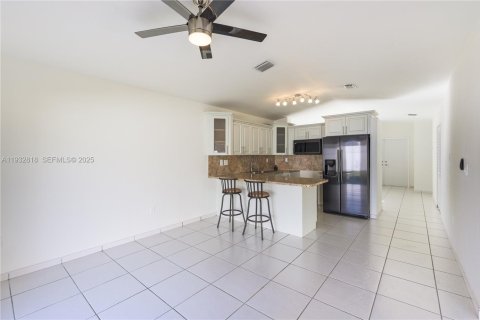 House in Miami, Florida 3 bedrooms, 116.69 sq.m. № 1991666 - photo 7