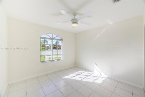 House in Miami, Florida 3 bedrooms, 116.69 sq.m. № 1991666 - photo 13