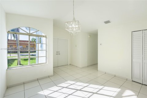 House in Miami, Florida 3 bedrooms, 116.69 sq.m. № 1991666 - photo 5